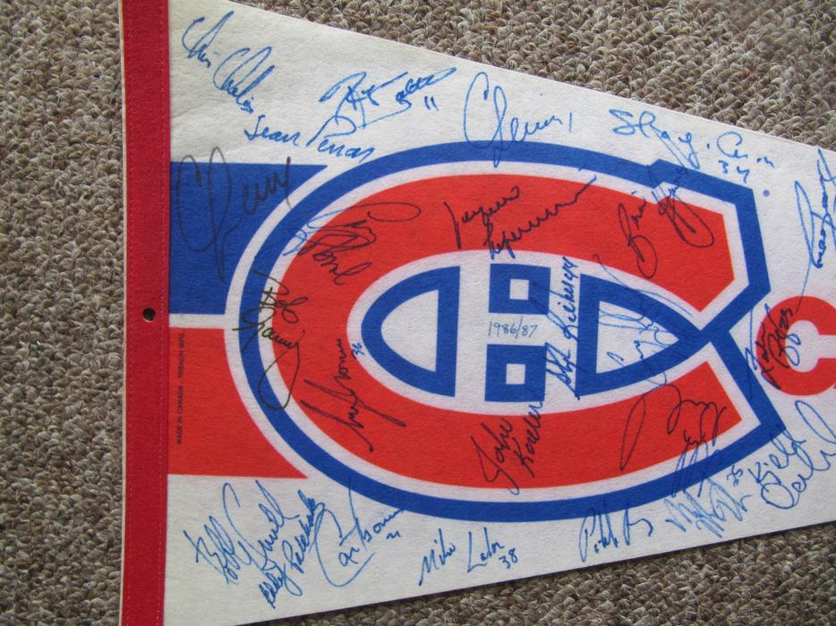 1986/87 Montreal Canadiens TEAM SIGNED Pennant display photo