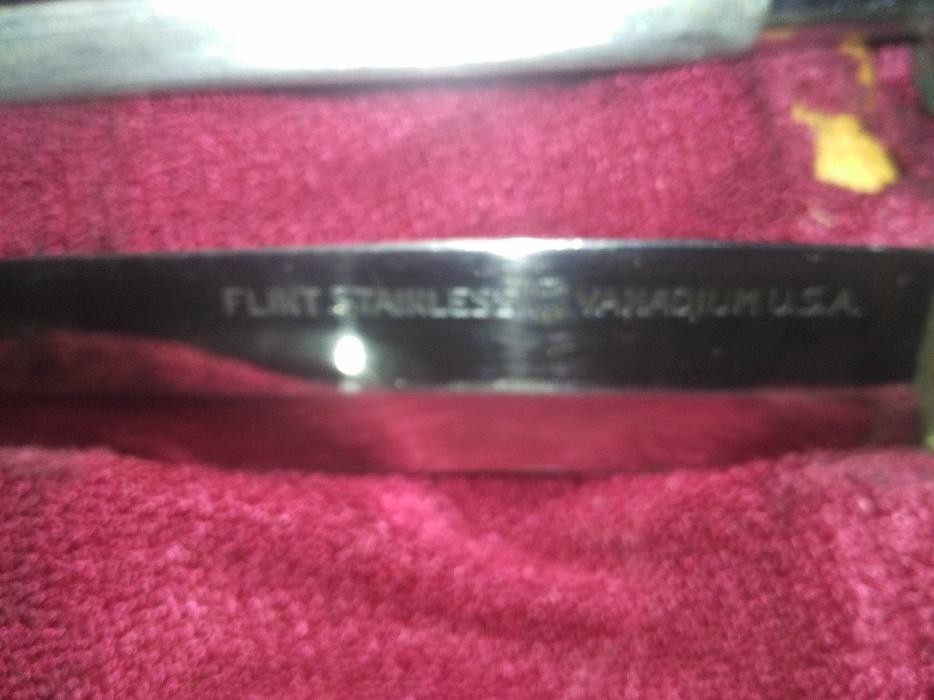 Flint Carving Set display photo