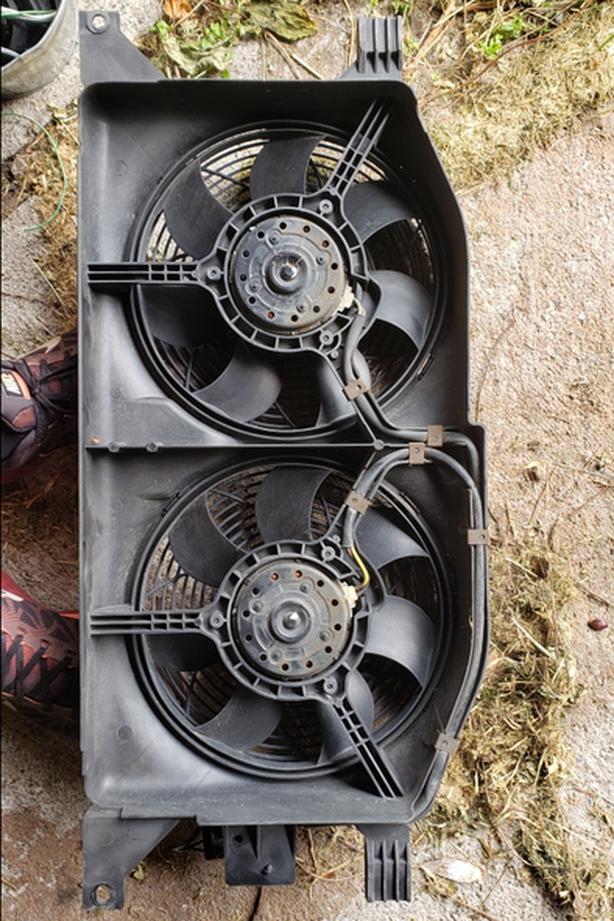 1998 to 2003 MERCEDES ML320 , ML350, ML430, ML500 Radiator Fan image 1