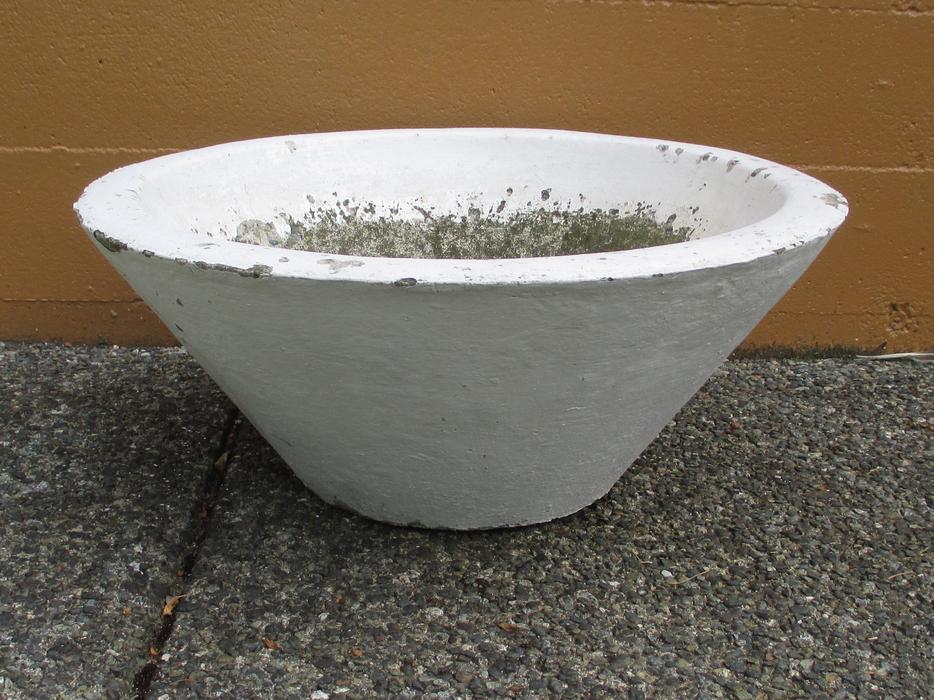 Concrete Planters with Stepping Stone Base display photo