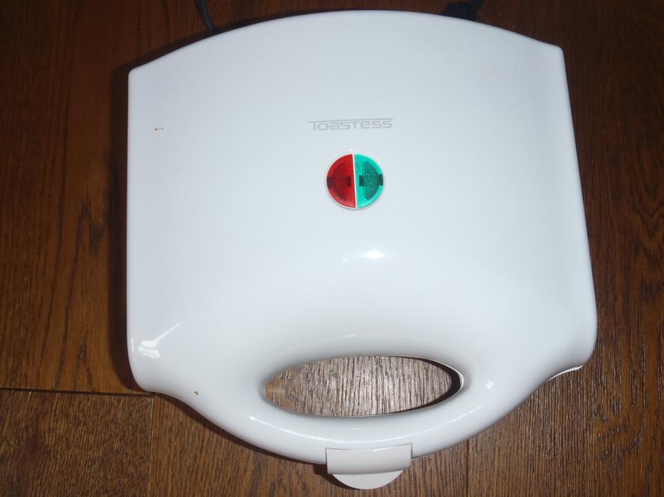 Toastess Sandwich/Gilled Cheese Maker display photo