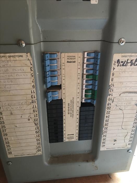 200 amp Federal pioneer panel display photo