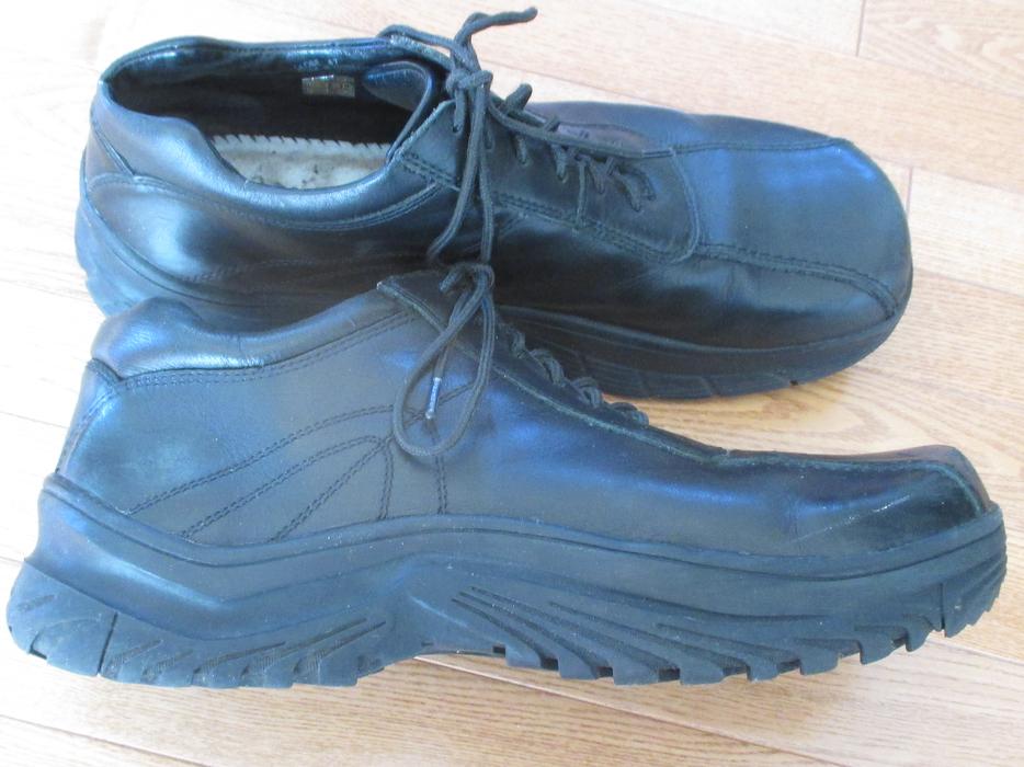 Men's Size 13 Black High Top Shoes display photo