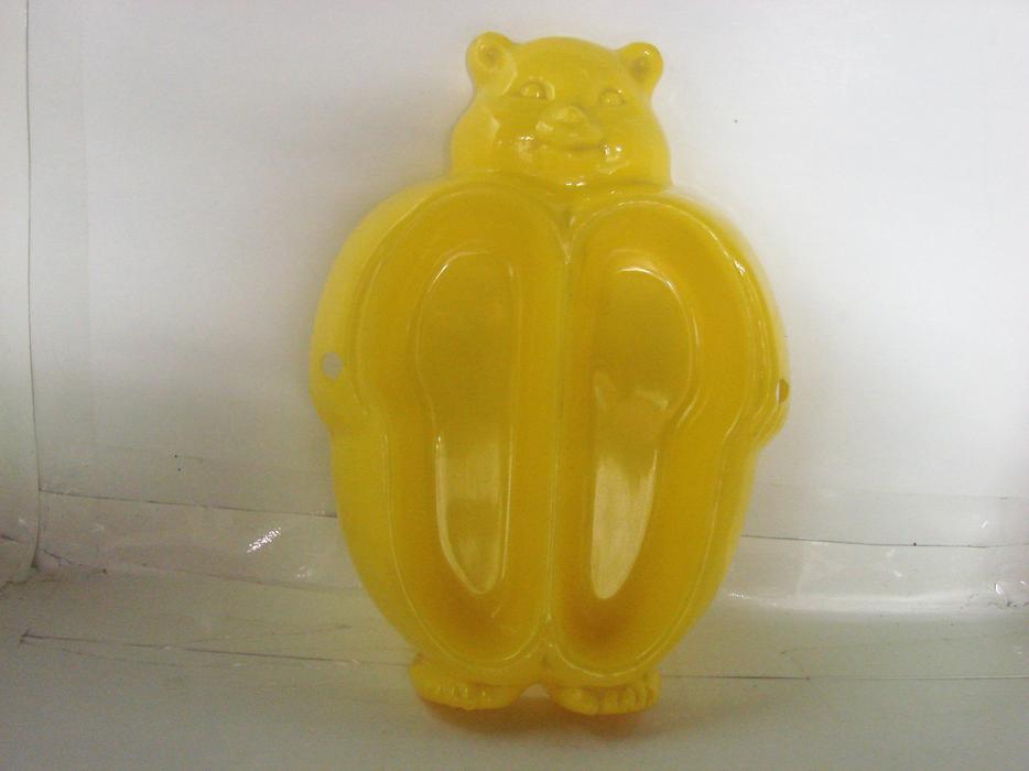 VINTAGE PLASTIC BEAR PLATE WITH DIVIDER FROM THE 50'S display photo