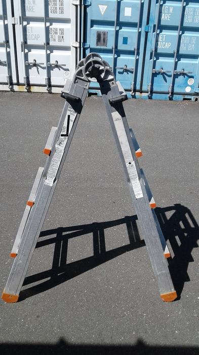 JAWS CONVERTIBLE LADDER display photo