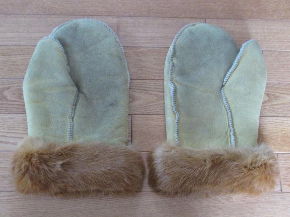All Leather Vintage Mitts with Fur Cuffs display photo