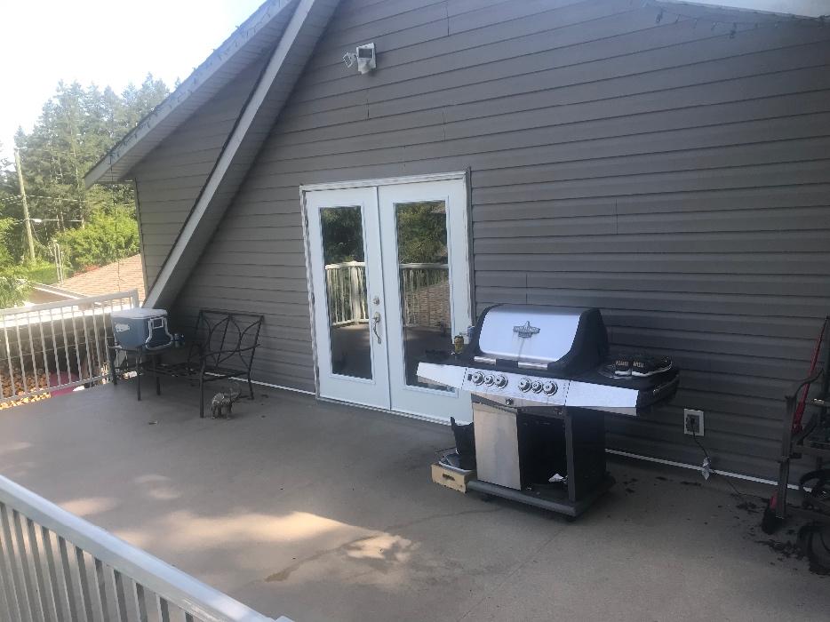 Carriage  House for Rent in Shawnigan Lake - April 15th. display photo