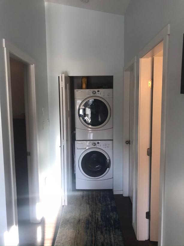 Carriage  House for Rent in Shawnigan Lake - April 15th. image 5