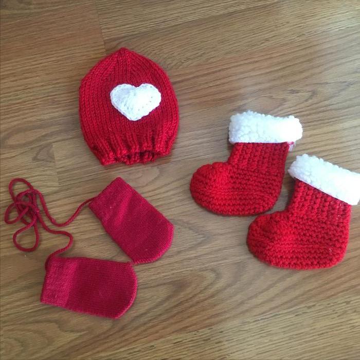 WINTER TUQUE, MITTENS AND BOOTIES display photo