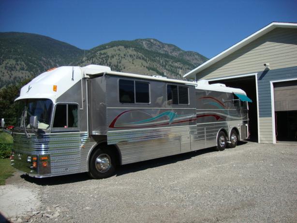 1965/2000 SILVER EAGLE BUS CONVERSION image 5