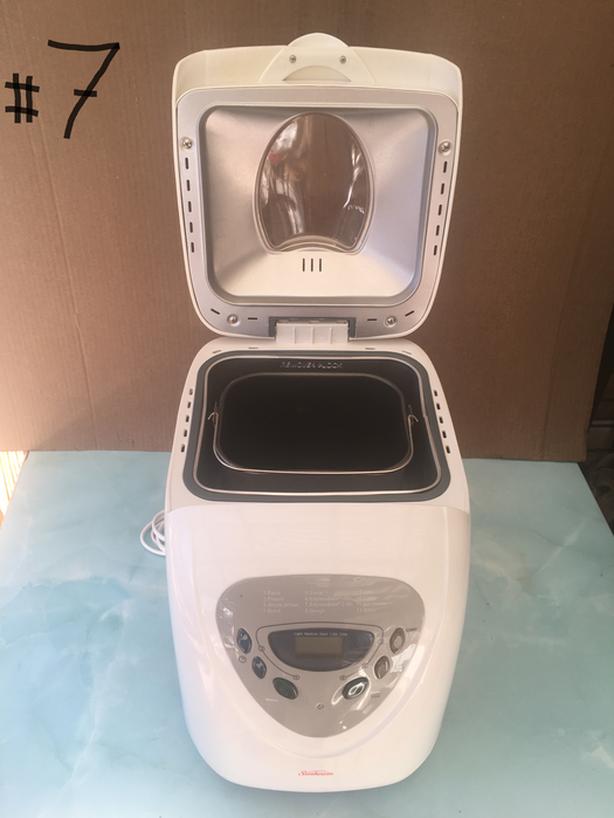 Bread Makers in near new condition. In Port Alberni image 4