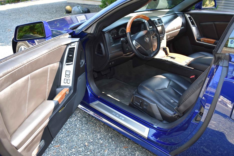 Cadillac XLR - Low Low Mileage display photo