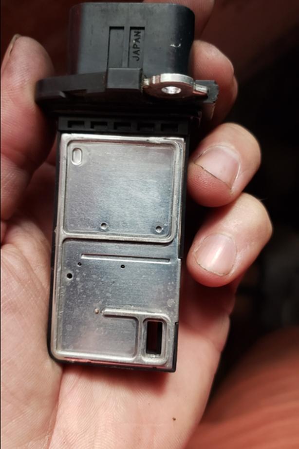 Working General Motors Mass Air Flow sensor 15865791 image 2