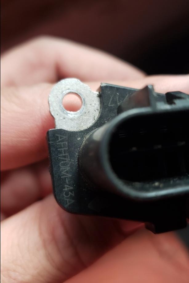 Working General Motors Mass Air Flow sensor 15865791 image 4