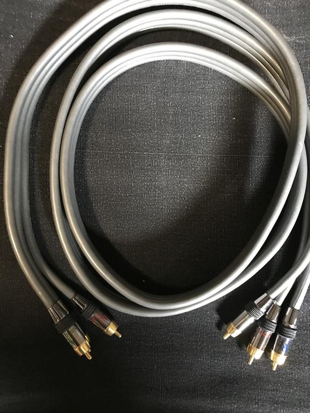 Acoustic Research high quality component video cable 2metres