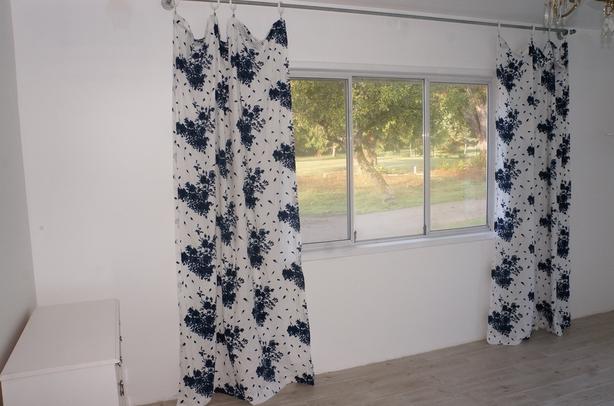 Curtains %100 cotton Pair in Perfect condition image 3