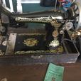 Vintage Singer sewing machine thumbnail image 2