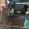 Vintage Singer sewing machine thumbnail image 4
