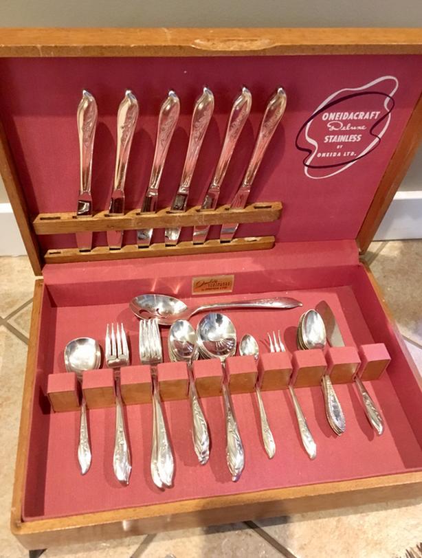 DINNERWARE SET FOR SIX PEOPLE - SILVER PLATED CUTLERY image 1