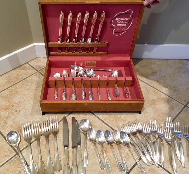 DINNERWARE SET FOR SIX PEOPLE - SILVER PLATED CUTLERY image 2