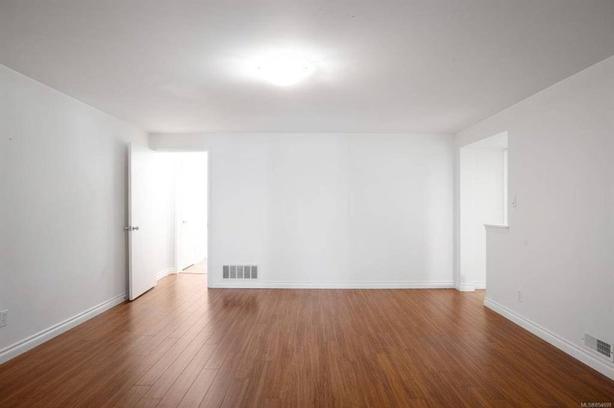 Cedar Hill 2 brm image 3