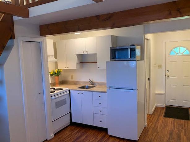 Private, quiet one-bedroom suite (Camosun College Lansdowne) image 1