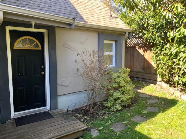 Private, quiet one-bedroom suite (Camosun College Lansdowne) image 6