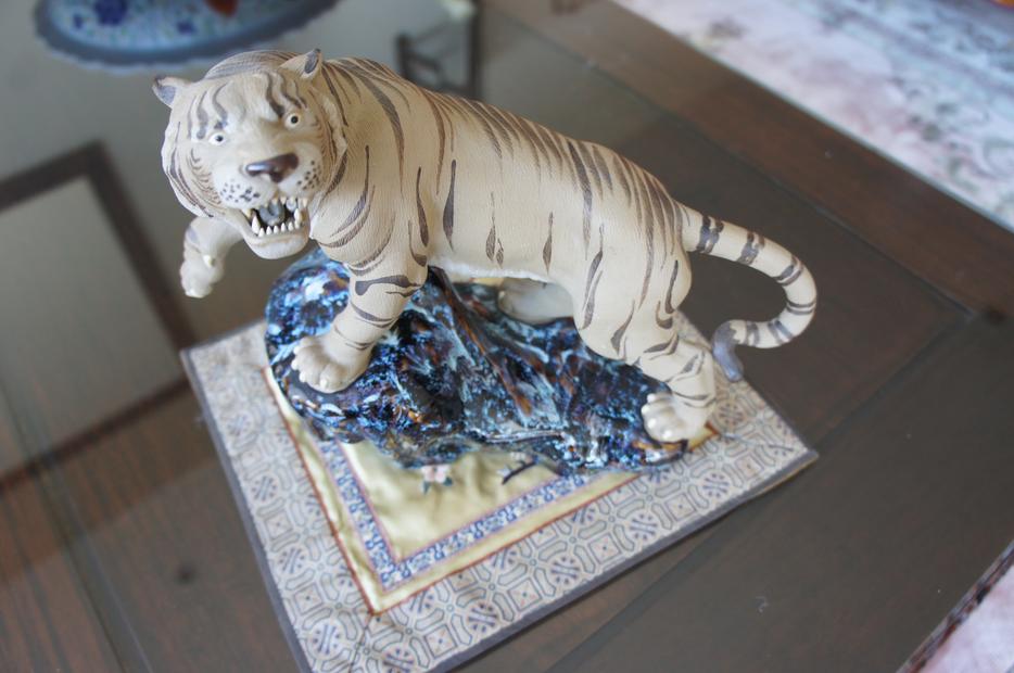 Shiwan Ceramic Tiger display photo