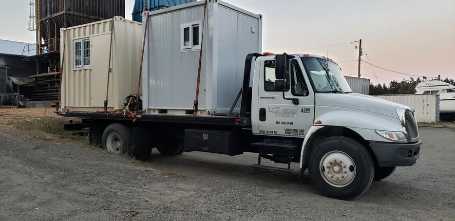 Flatbed Tow Truck Service display photo