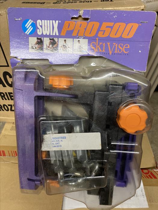 Swix Pro 500 ski vise display photo