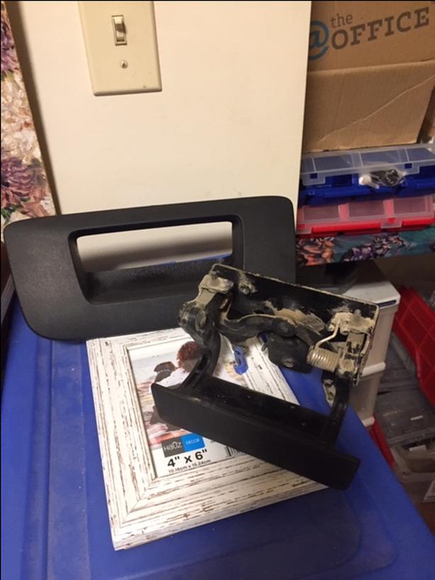 GMC / Chevrolet tailgate handle and bezel. Fits 2008 to 2014 image 1