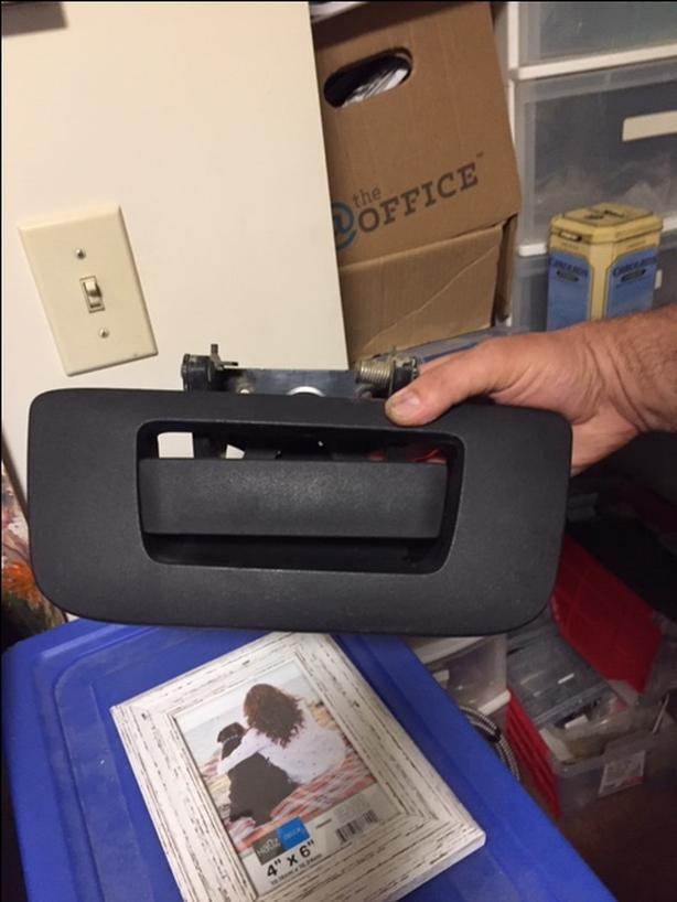 GMC / Chevrolet tailgate handle and bezel. Fits 2008 to 2014 image 5