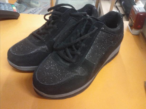 Drew Woman's 9.5 Shoes image 1