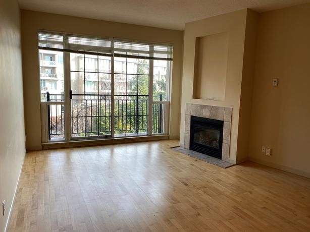 827 Fairfield Road - Top Floor Condo in City Place image 1