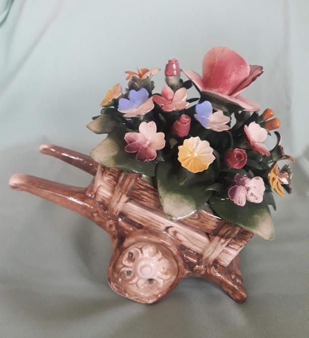 CAPODIMONTE FLOWERS IN A WHEELBARROW image 8
